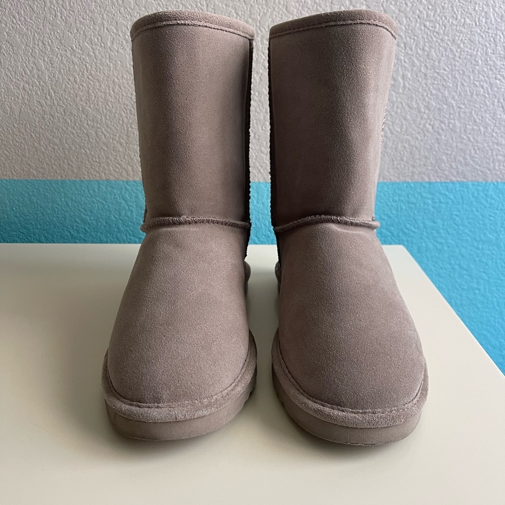 BEARPAW Boots - Picture 2 of 7